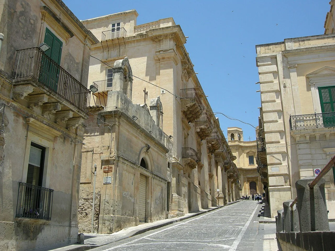 Via Nicolaci a Noto, con i palazzi barocchi ai due lati